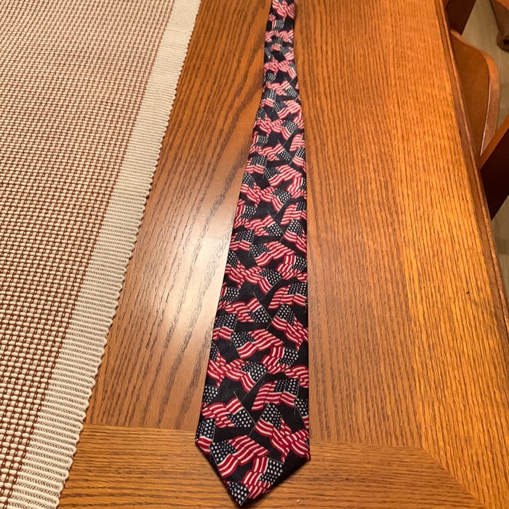 Men’s Tie-flags